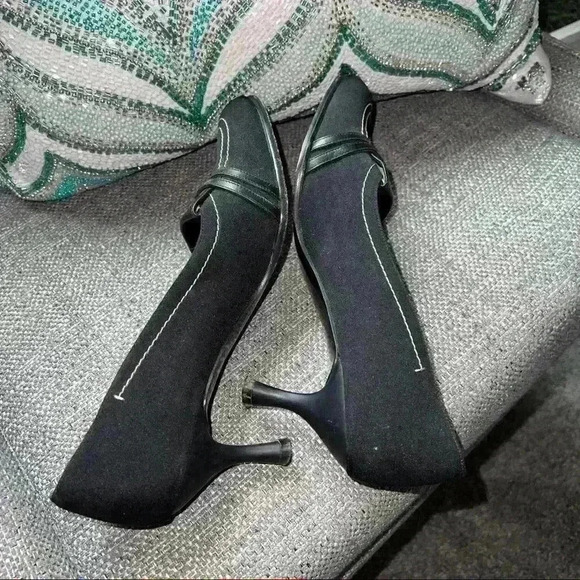 Stuart Weitzman Black Closed toe short heel loafer Size 8 - Picture 6 of 8